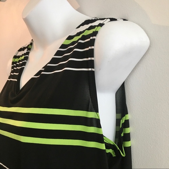 Jessica | V-neck Tank (L) - Picture 5 of 8